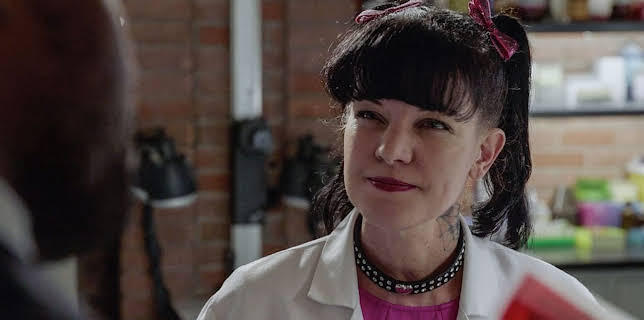 8:00 PM: NCIS (S15 E20) (S15) | 5 USA | 11/21 2025