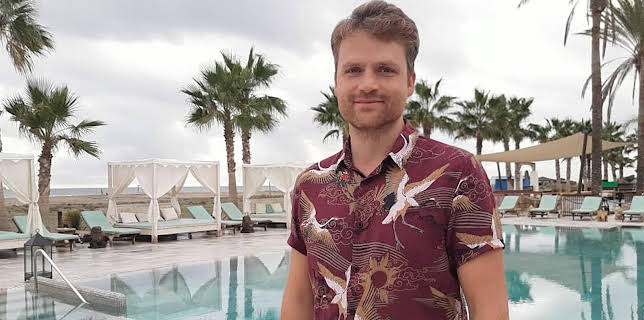 12:35 PM: A Place in the Sun | More 4 | 2/14 2026