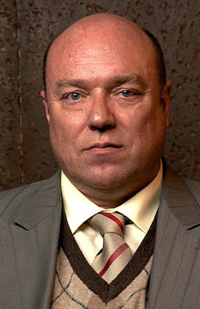 Pertti Sveholm as Kunnanjohtaja