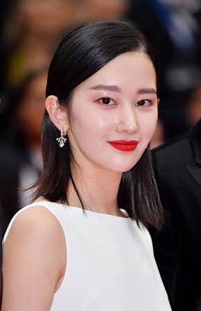 Jong-seo Jun as Shin Hae-mi