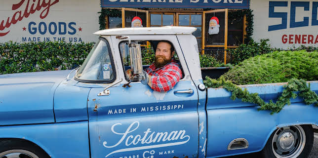 10:25: Oppussing i hjembyen - jul i Laurel (S6 E1) (S6) | FEM | 12/8 2025