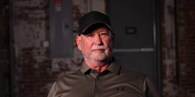 10:00 PM: In The Eye Of The Storm (S1) | Discovery Channel | 3/19 2026