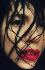 Agata Alexander som Director