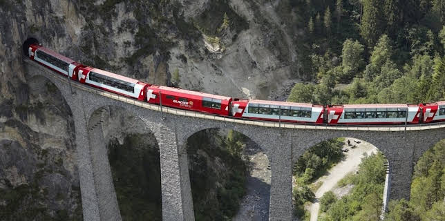 04:20: Traumhafte Bahnstrecken der Schweiz: Im "Glacier Express" von Zermatt nach St. Moritz | 3SAT | 2/17 2026