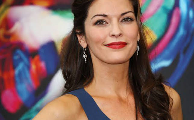 Alana De La Garza