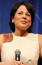 Roxann Dawson som Director