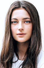Millie Brady som 