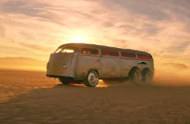 Del desguace a la gloria: Microbús monstruoso