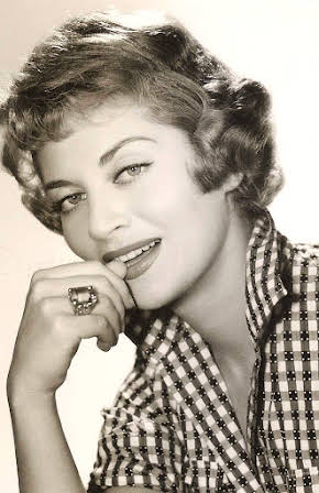 Françoise Christophe as 