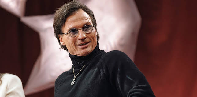 18:50: Skavlan og Sverige: Feil å være rik? | NRK 2 | 1/18 2026