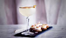 Cocktails, Sekt und Fingerfood