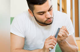 Learning to Play Guitar: Chords, Scales, and Solos: Piano-Style Guitar and Fingernail Care