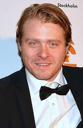 Henrik Norlén as 