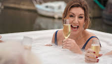 Cruising With Jane McDonald (S7 E4)