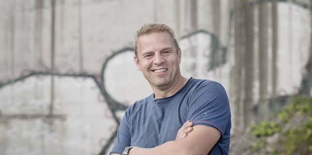 12:20: Sinnasnekker'n (S8 E14) (S8) | FEM | 2/5 2026