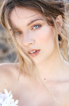 Courtney Grosbeck as 