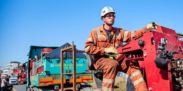 9:00 PM: Trucking Heavy | Paramount | 11/6 2025