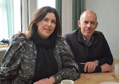 Kirstie and Phil's Love It or...