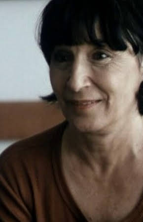 Petra Martínez as Julia