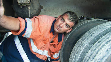 1:55 AM: Outback Truckers (S3 E5) (S3) | Paramount | 4/2 2026