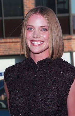 Leslie Stefanson as 