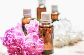 Essential Oils Online Course: Aromatherapy Uses & Benefits: Living Healthy: About Essential Oils and Instructor