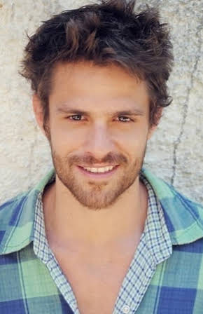 Alejandro Claveaux as 