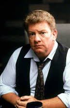 Charles Hallahan como 