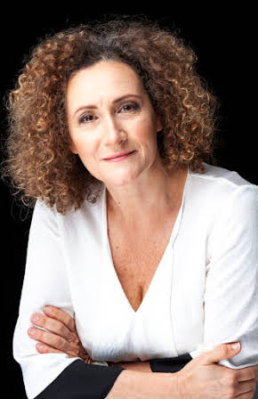 Luísa Cruz as 