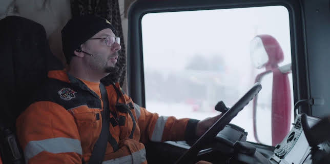 02:00: Frusna vägar (S13 E7) (S13) | TV3 | 12/16 2025