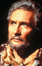 Roy Dotrice como 