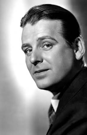 Wallace Ford as Pvt. 'Irish' Potts