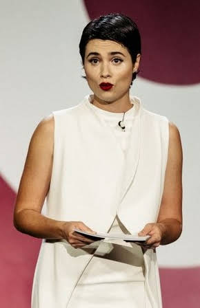 Loreto Mauleón as 