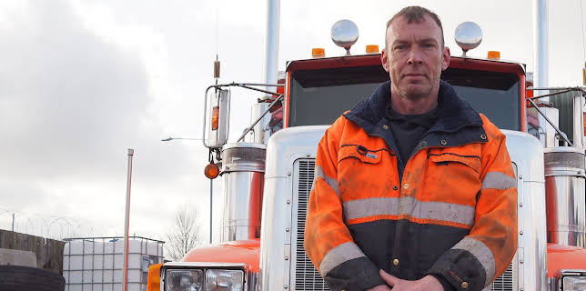 3:05 AM: Trucking Hell (S3 E1) (S3) | Paramount | 1/3 2026