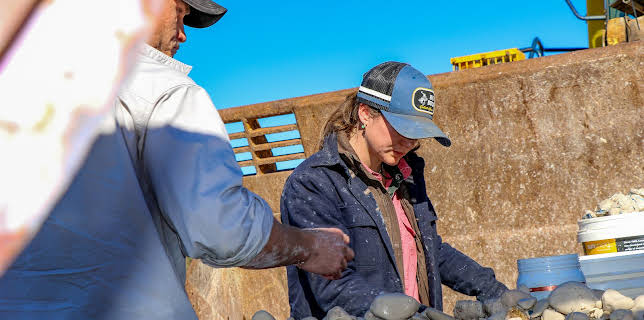 23:15: Outback Opal Hunters (S7 E10) (S7) | Discovery Channel | 3/29 2026