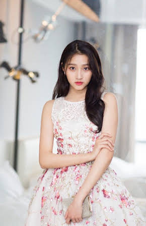 Guan Xiaotong as 