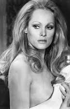 Ursula Andress como 