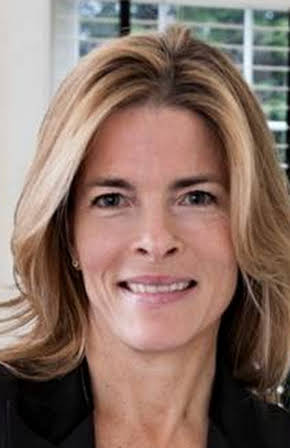 Joanna Heimbold as Glamour Mom