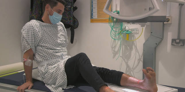 11:05 PM: 24 Hours in A&E | More 4 | 2/19 2026