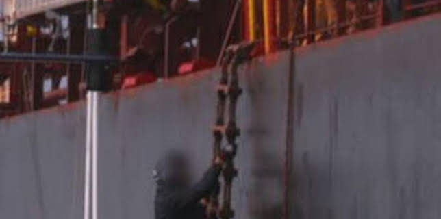 02:04: Control de fronteras: España: Episodio 9 | Discovery Max | 12/25 2025