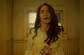 Wynonna Earp, Season 1: Diggin' Up Bones