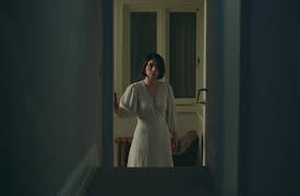 Bakom hennes ögon: Den andra dörren