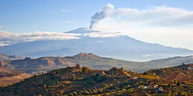 13:25: Pulverfass Italien - Unter den Vulkanen Ätna, Vesuv und Stromboli | 3SAT | 2/22 2026