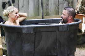 Love Off the Grid, Season 1: Should I Stay or Should I Go?