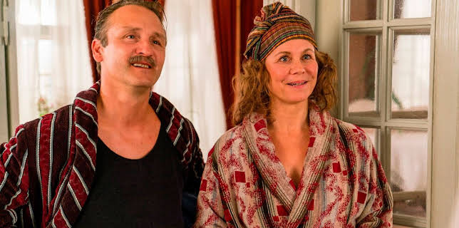 15:25: Seaside Hotel (S06/E01) | One | 2/4 2026