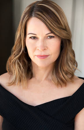 Stephanie Cotton as United Ticket Agent