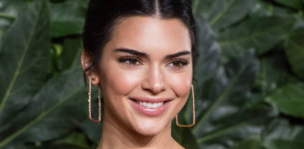 Kendall Jenner accused of Photoshop error.