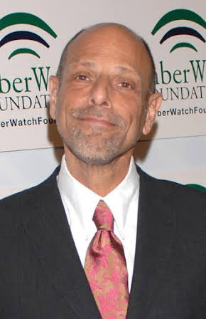 Robert Schimmel as 