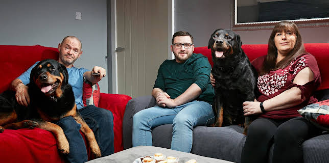 9:00 PM: Gogglebox | E4 | 12/3 2025