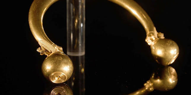 06:00: Vergessene Königinnen | Arte | 2/15 2026